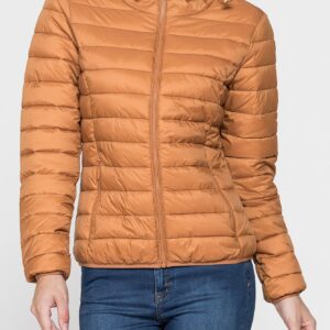 GIUBBOTTO RESISTENTE ALLA PIOGGIA CON IMBOTTITURA ULTRA LEGGERA. Vestibilit? regolare.
